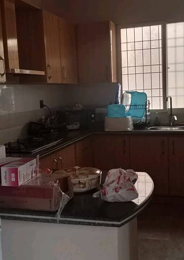Prime Location House For Grabs In 300 Square Yards Karachi