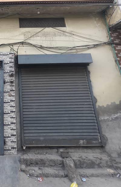 Shop Shutter Bilkul New Hai 7.25 feet wide
