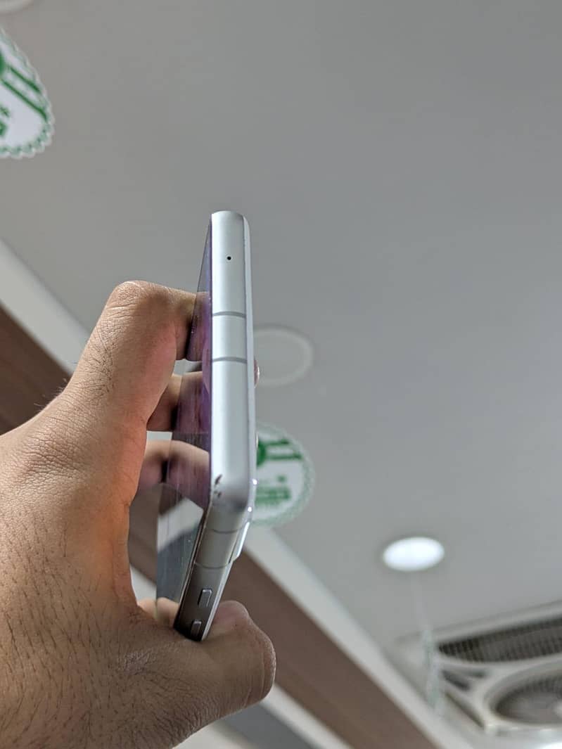 Google Pixel 7a 2