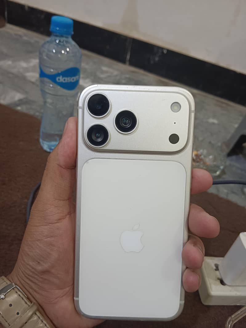 Apple iPhone 17 Pro Max 0