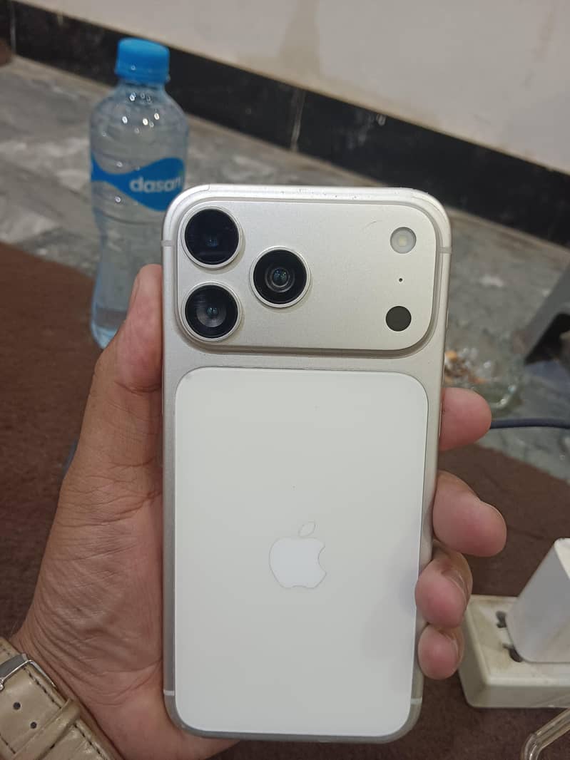 Apple iPhone 17 Pro Max 2