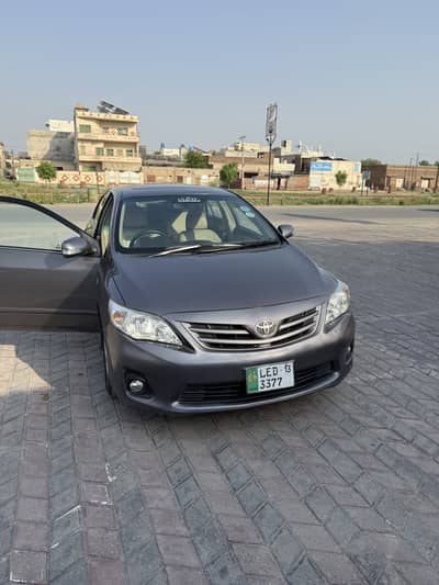 Toyota Corolla Altis sr  2013
