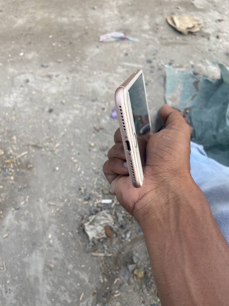 Apple iPhone 8 Plus 1