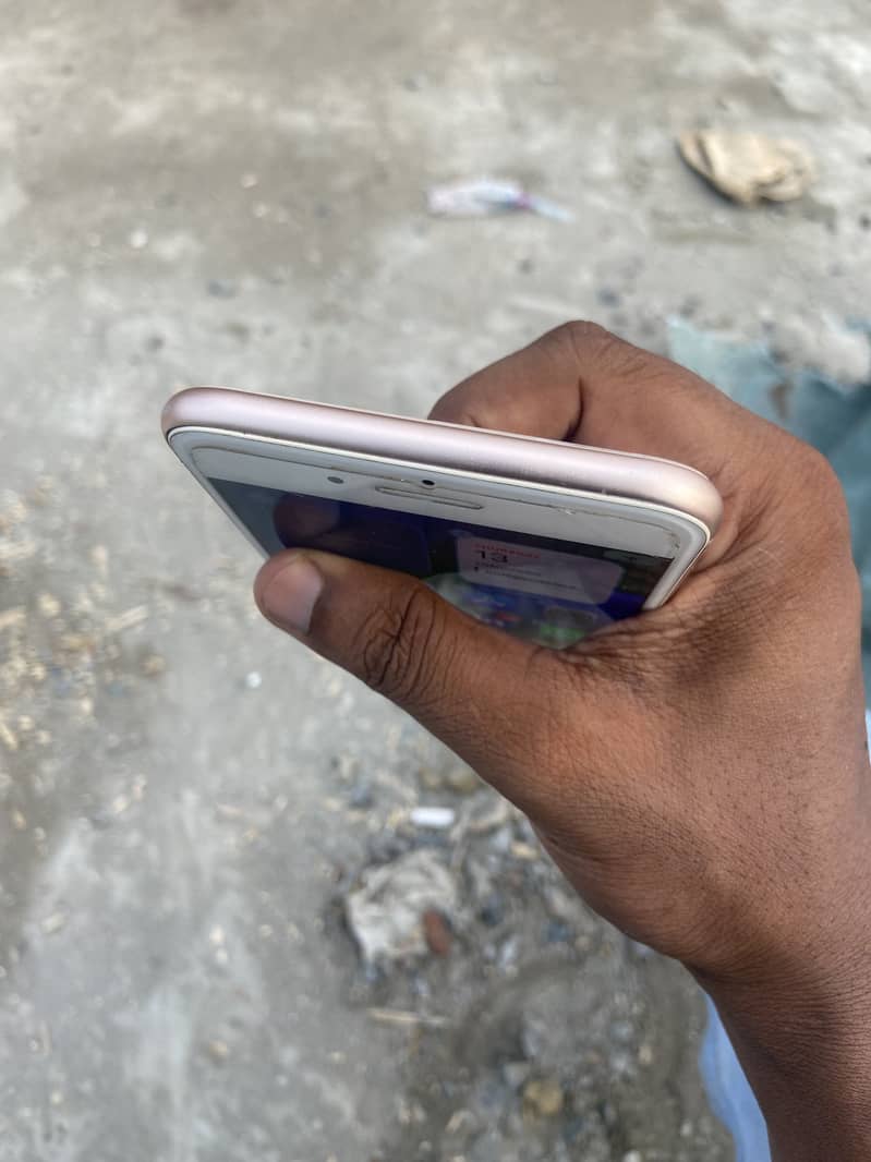 Apple iPhone 8 Plus 3