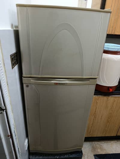 Dawlance 10 Cubic Ft Refrigerator For Sale (Good Condition)