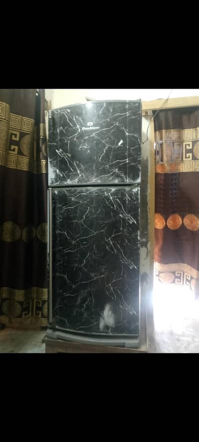 dawlance fridge good condition cal 03196199577
