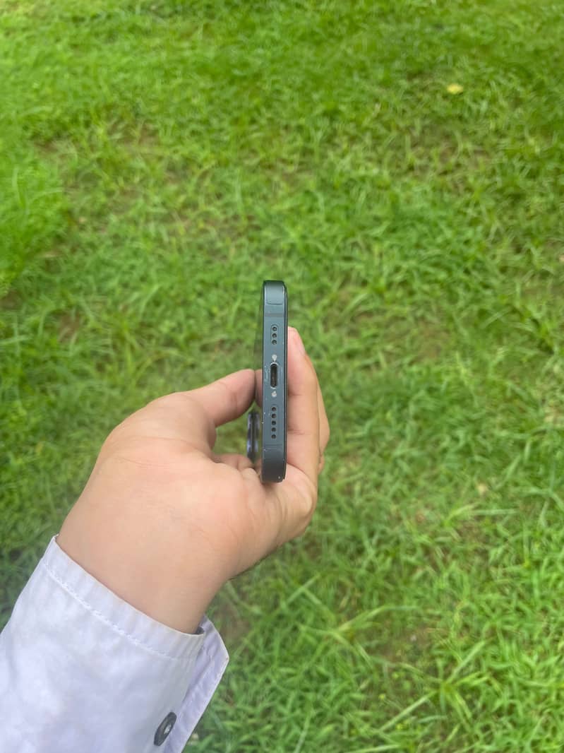 Apple iPhone 13 4