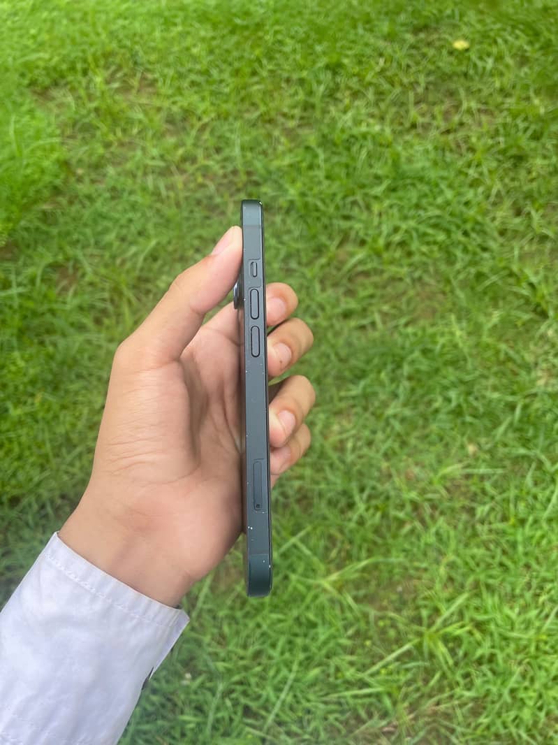 Apple iPhone 13 5