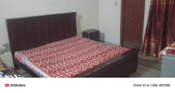 ایک عدد یوز کنڈیشن ڈبل بیڈ ود میٹرس