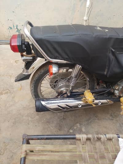 honda cg  125 2015 model 10/9 condition bhut hi bahtareen gari
