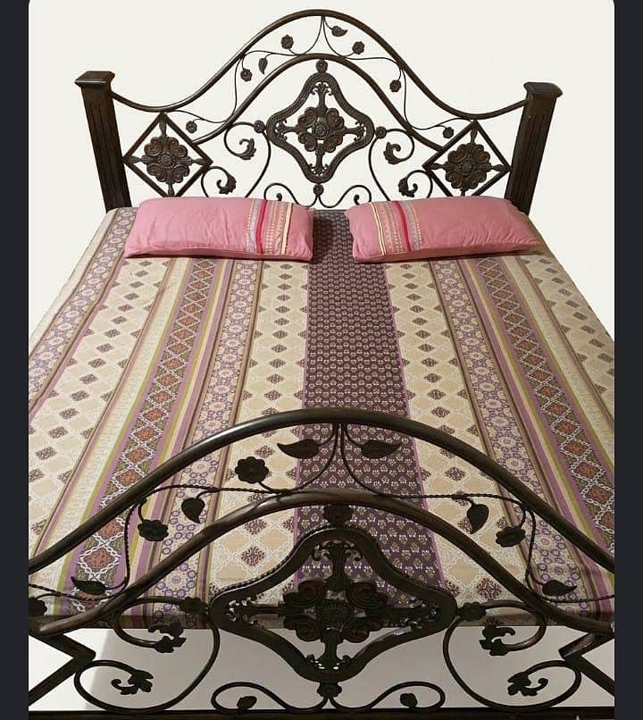 A bed set full sized 1