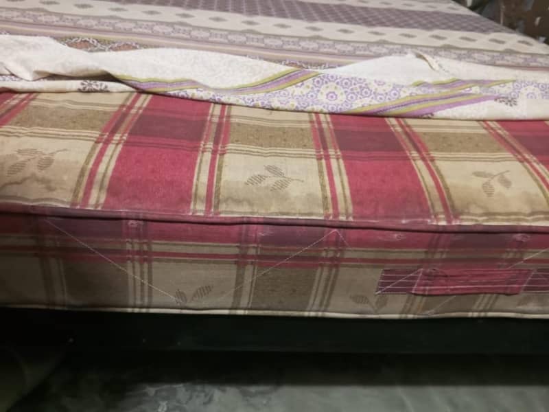 A bed set full sized 4