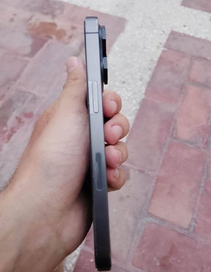 Apple iPhone 13 Pro 2