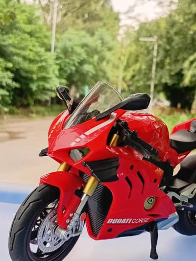 Ducati panlgaie v4 metal bike