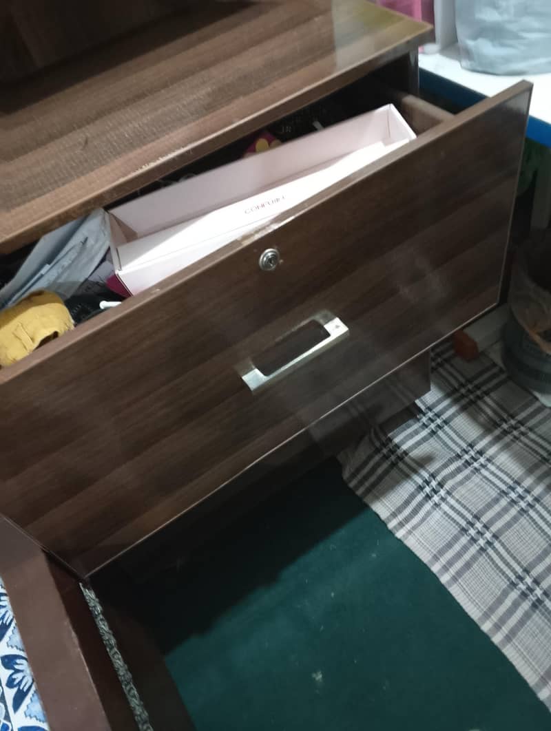 Dressing Table 3