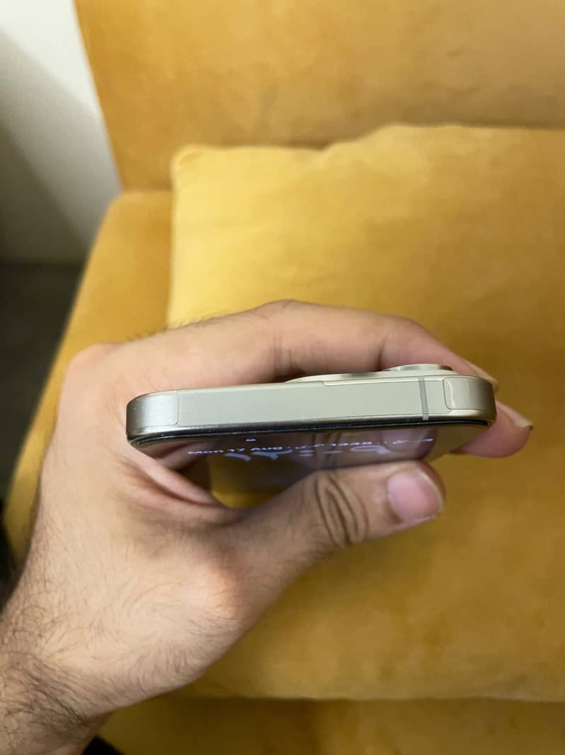 Apple iPhone 15 Pro 2