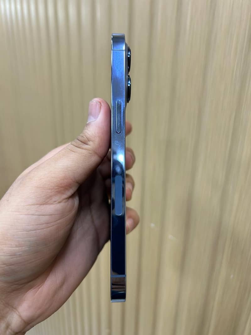 Apple iPhone 13 Pro 2