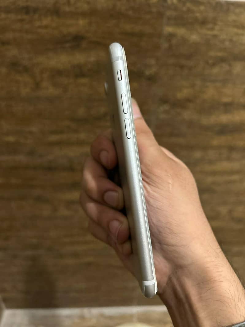 Apple iPhone 7 2