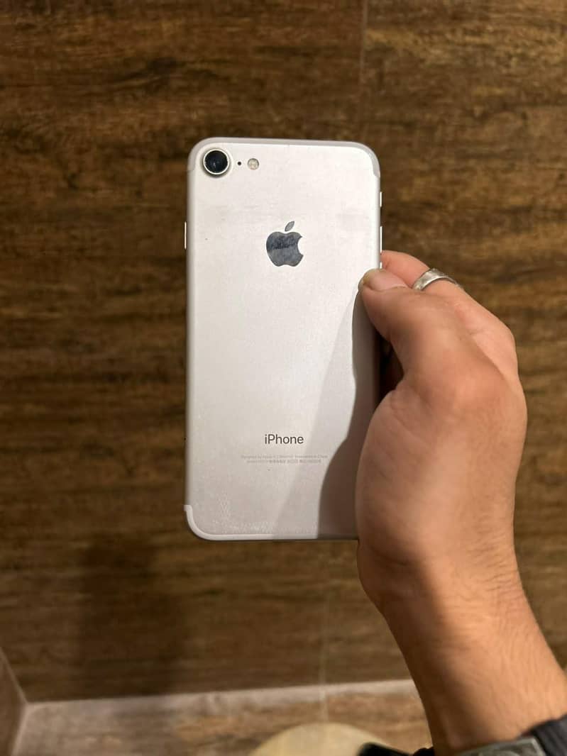 Apple iPhone 7 3