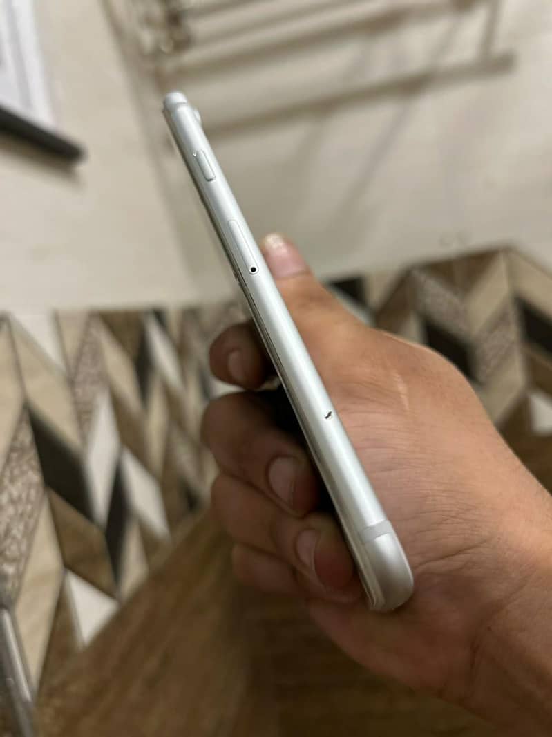 Apple iPhone 7 4