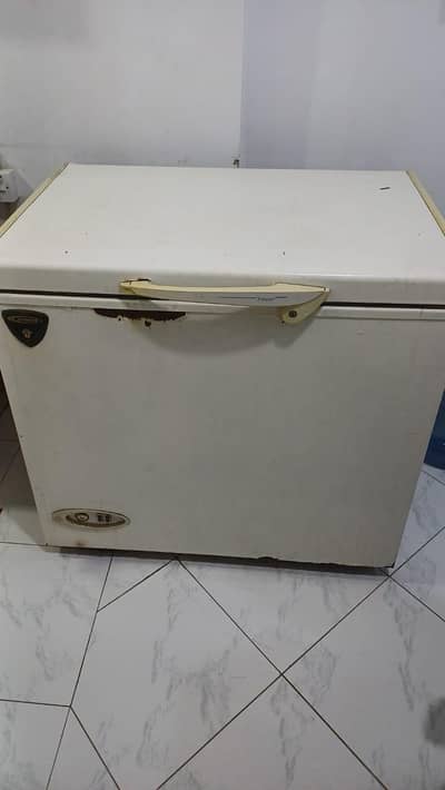 Deep freezer with 3 sections inside