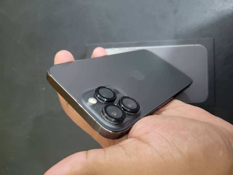 Apple iPhone 13 Pro Max 1