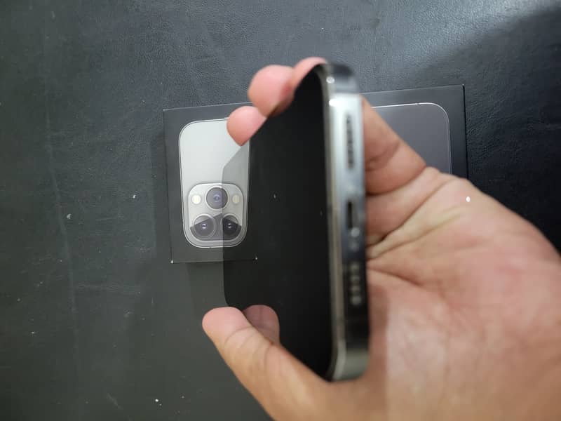 Apple iPhone 13 Pro Max 2