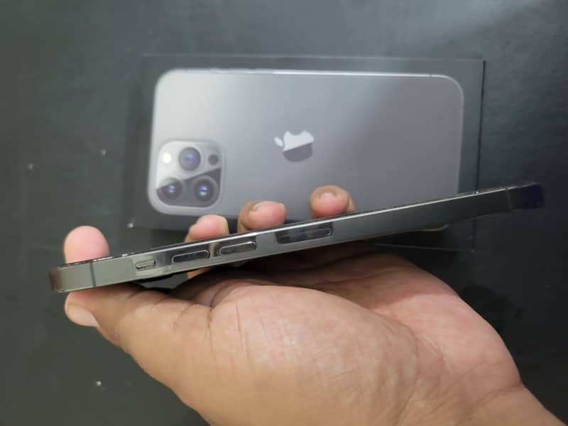 Apple iPhone 13 Pro Max 4