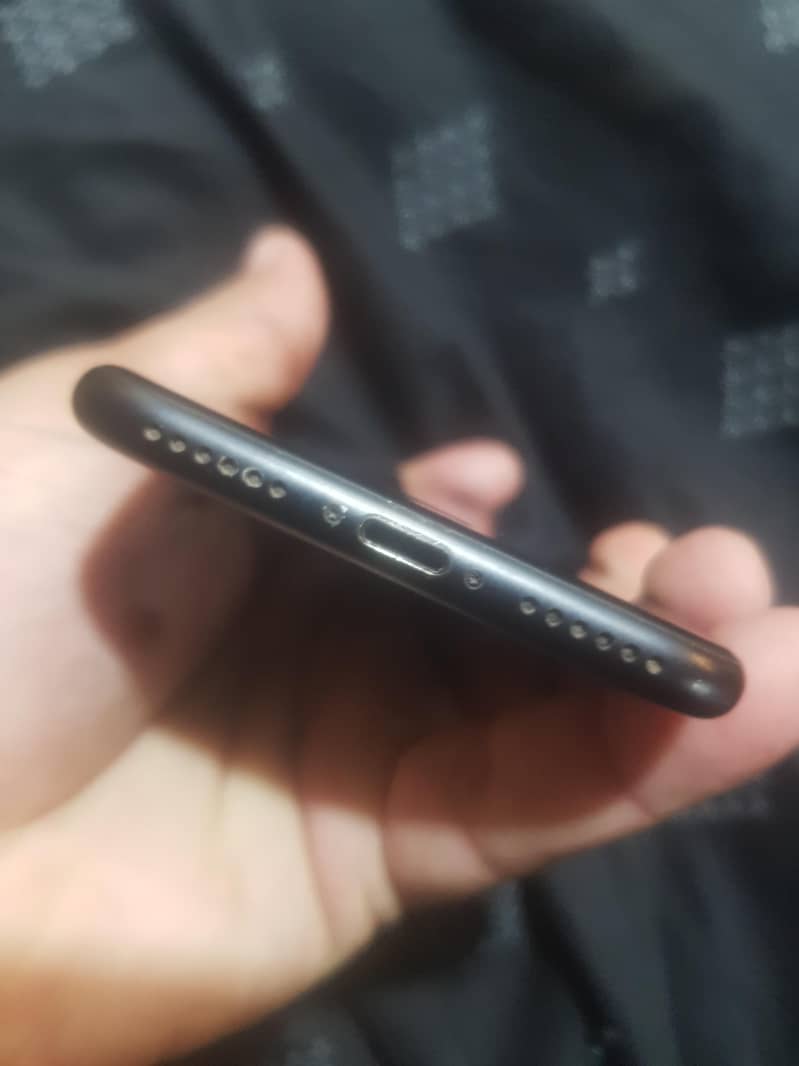 Apple iPhone 7 3