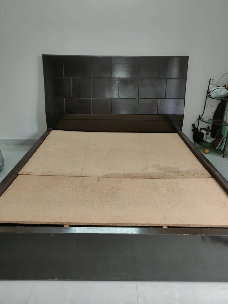 Master bed with dressing table 1
