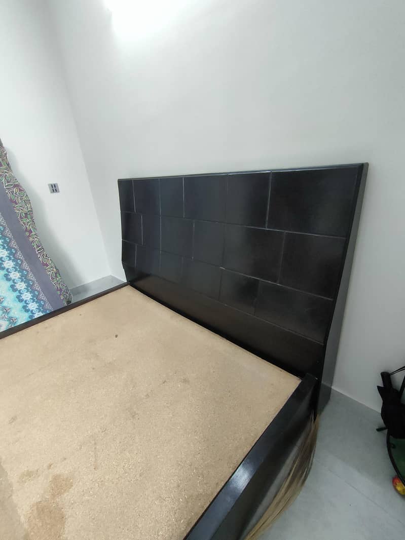 Master bed with dressing table 2