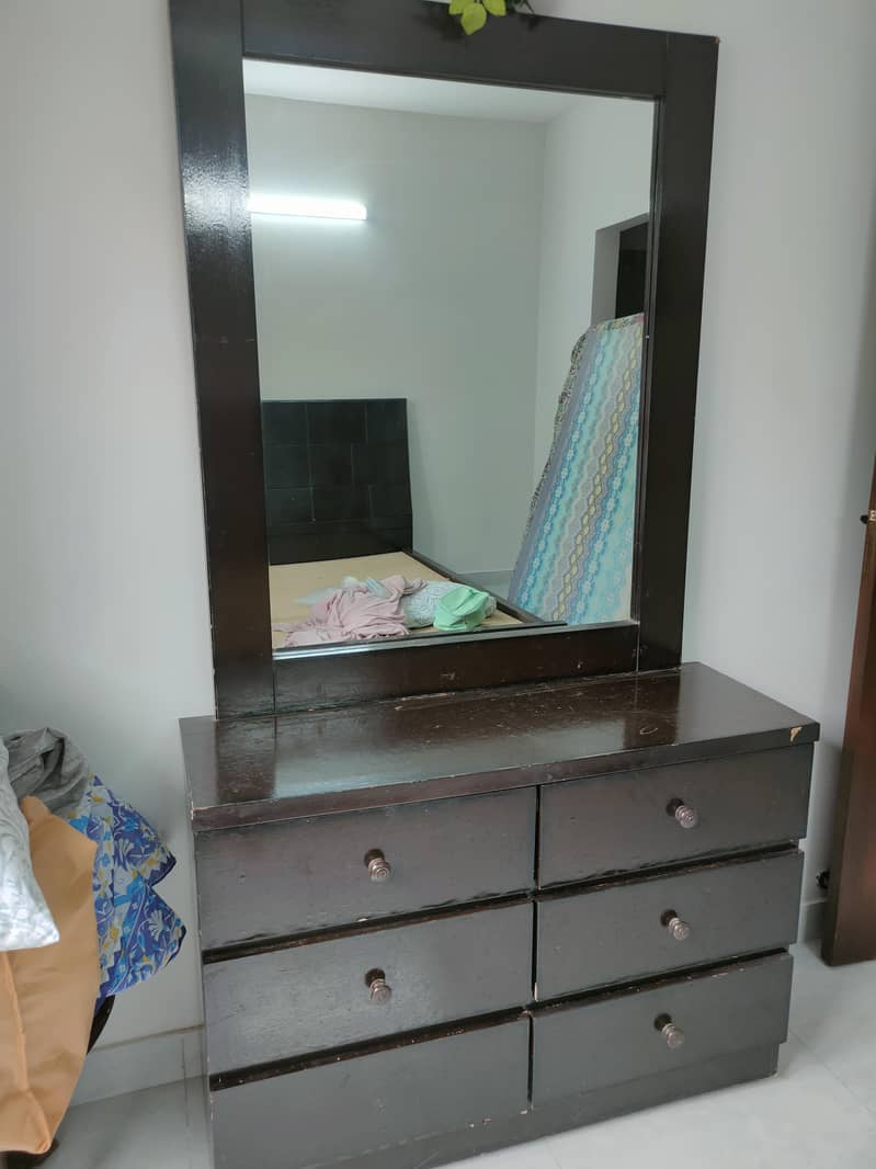 Master bed with dressing table 3