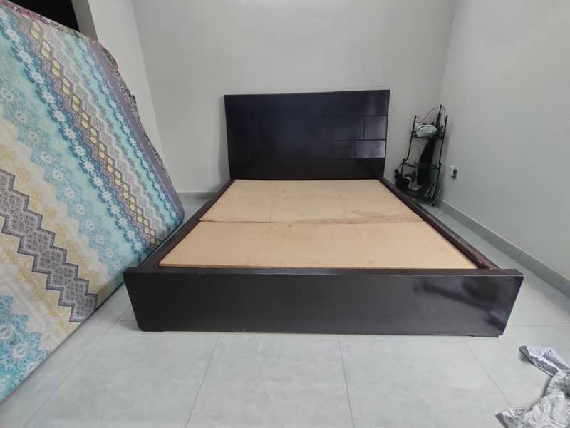 Master bed with dressing table 5