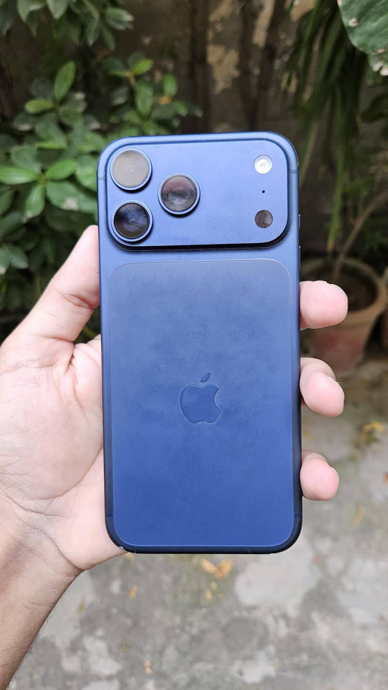 Apple iPhone 17 Pro Max 0