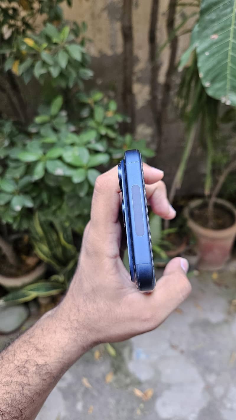 Apple iPhone 17 Pro Max 1