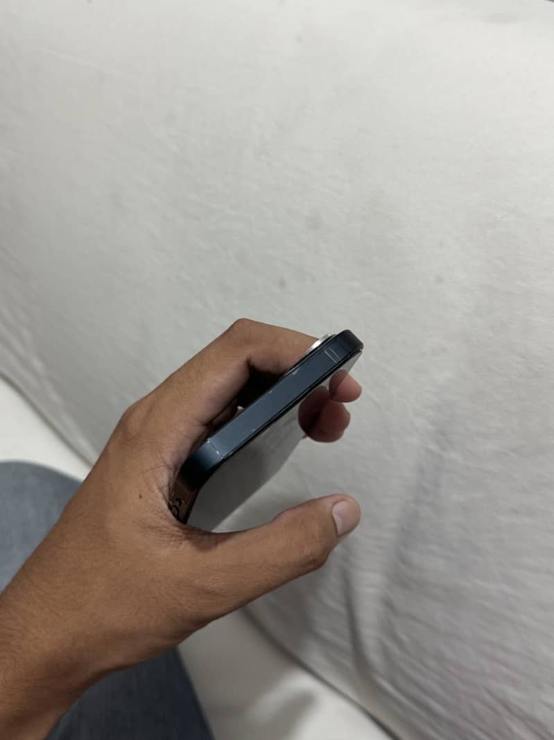 Apple iPhone 13 2