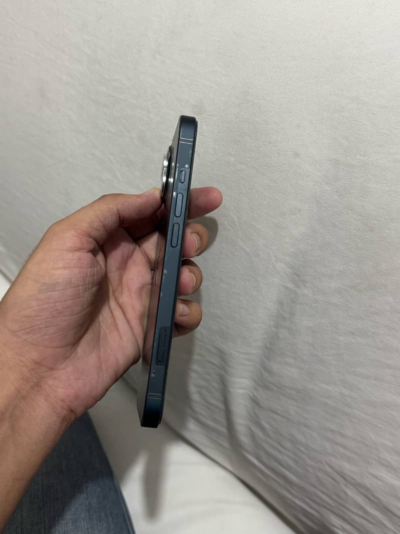 Apple iPhone 13 4