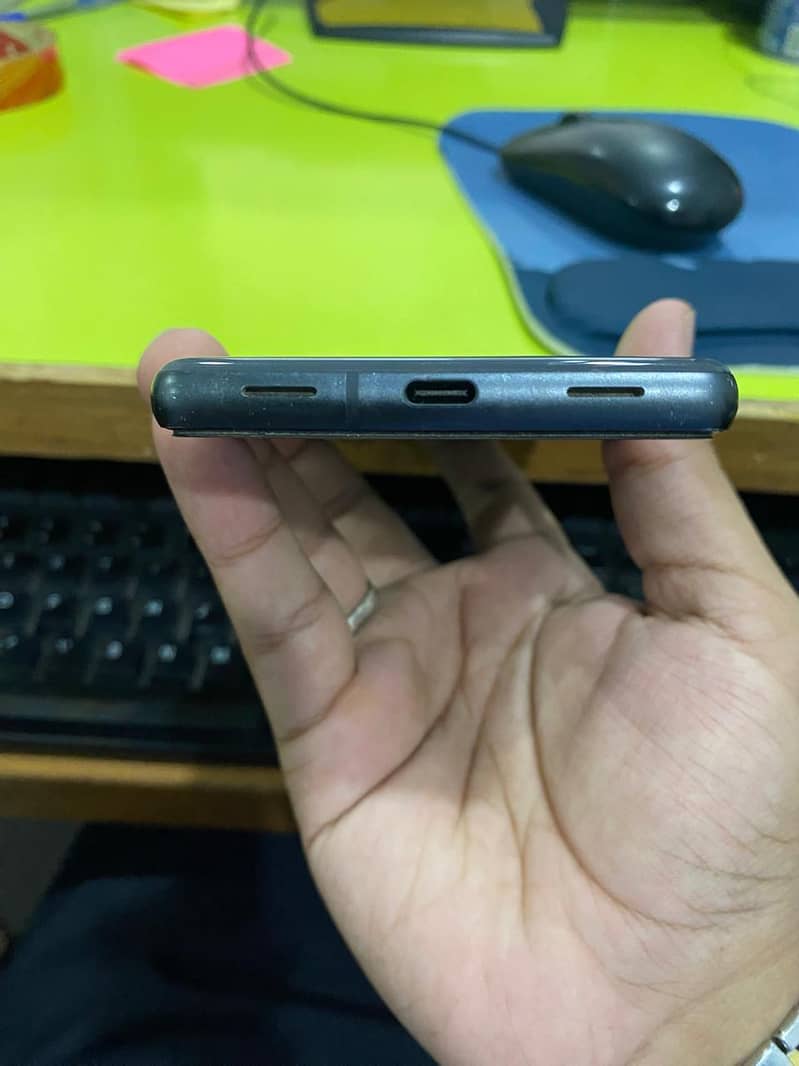 Google Pixel 7a 5