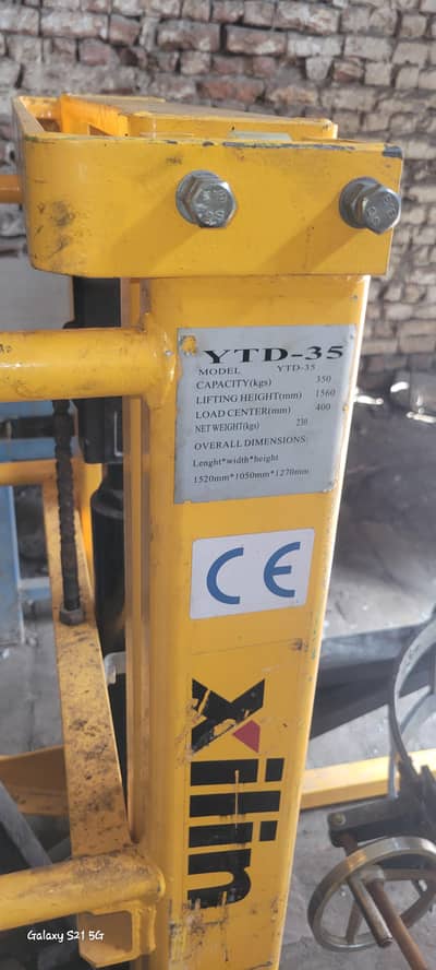 Heavy Duty Manual Hydraulic Stacker (Xilin YTD-35)