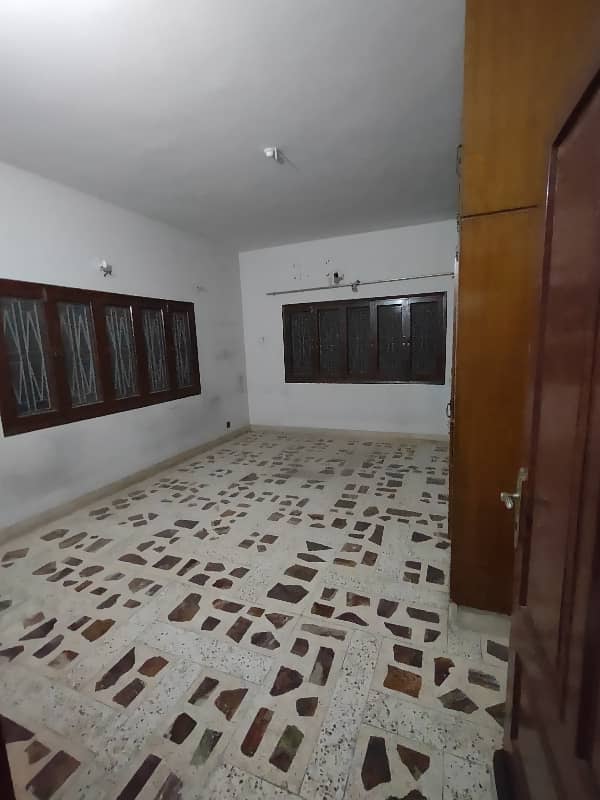 WELL MAINTAINED UPPER PORTION 0