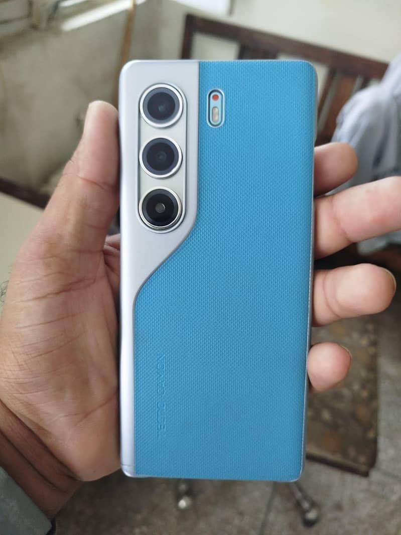 Tecno camon 40 pro 0