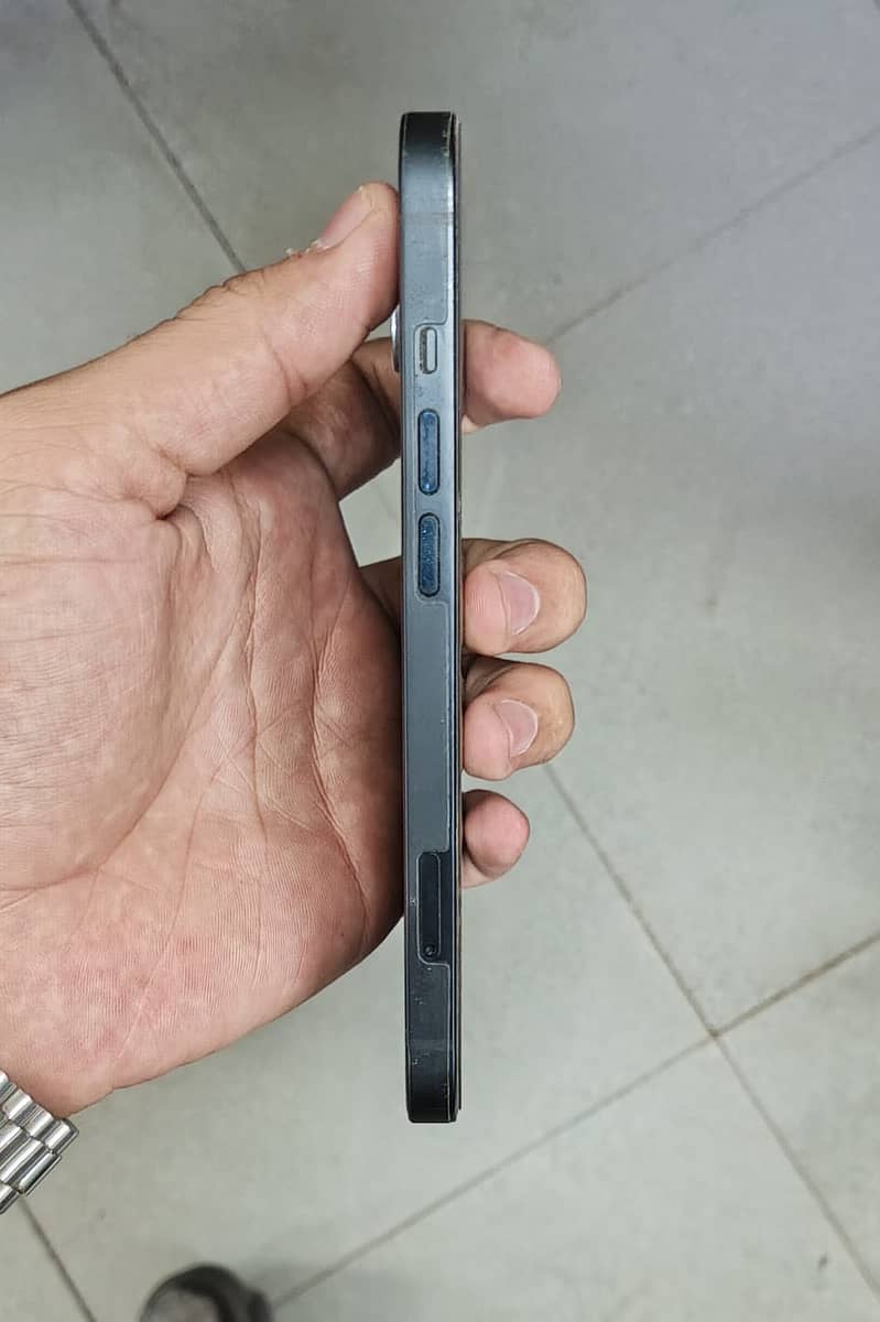 Apple iPhone 13 2