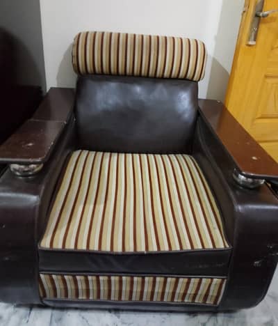 5 Seater Sofa Set - User, Good Condition