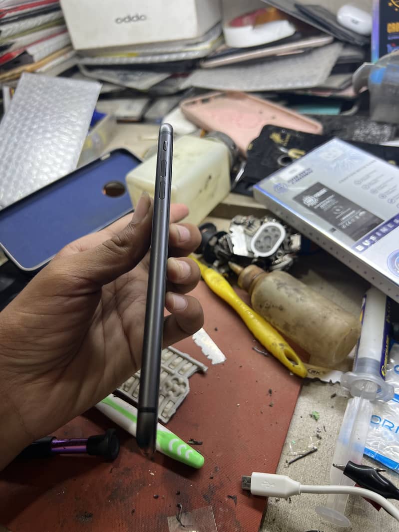 Apple iPhone 8 Plus 3