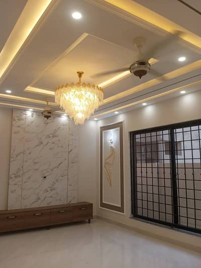 10 Marla Non Furnished Upper portion For Rent In Bahria Town Lahore