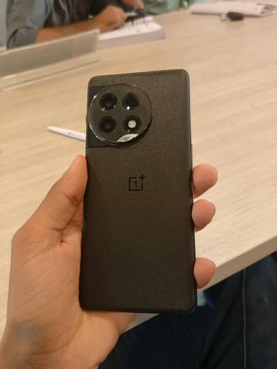 One Plus 11R 5G sim time used New condition  (exchange possible)