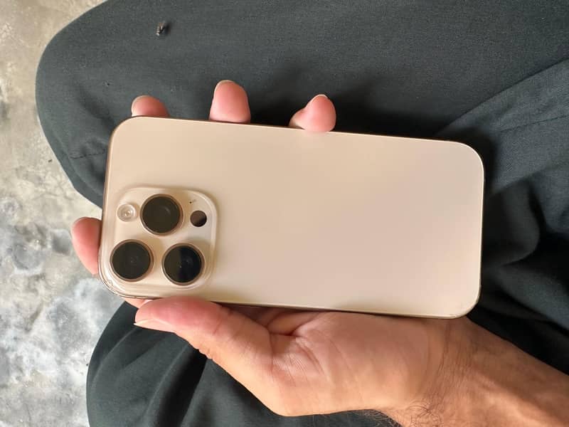 Apple iPhone 16 Pro 0