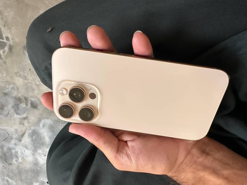 Apple iPhone 16 Pro 3