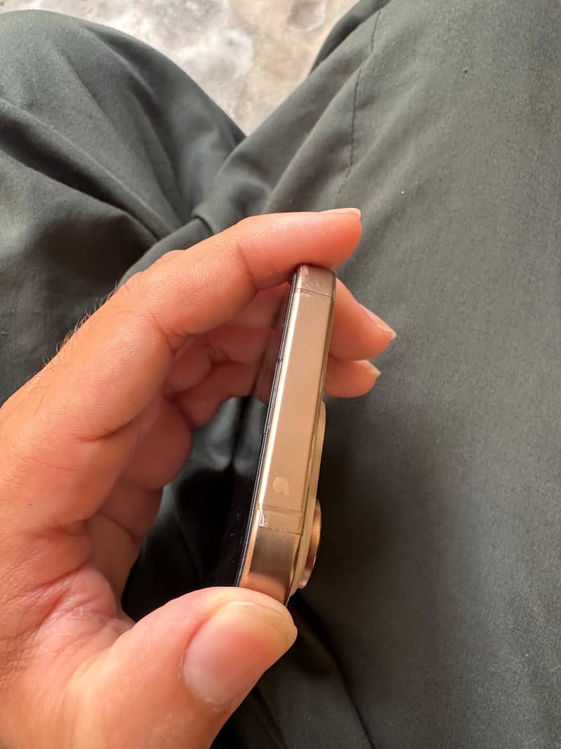 Apple iPhone 16 Pro 6