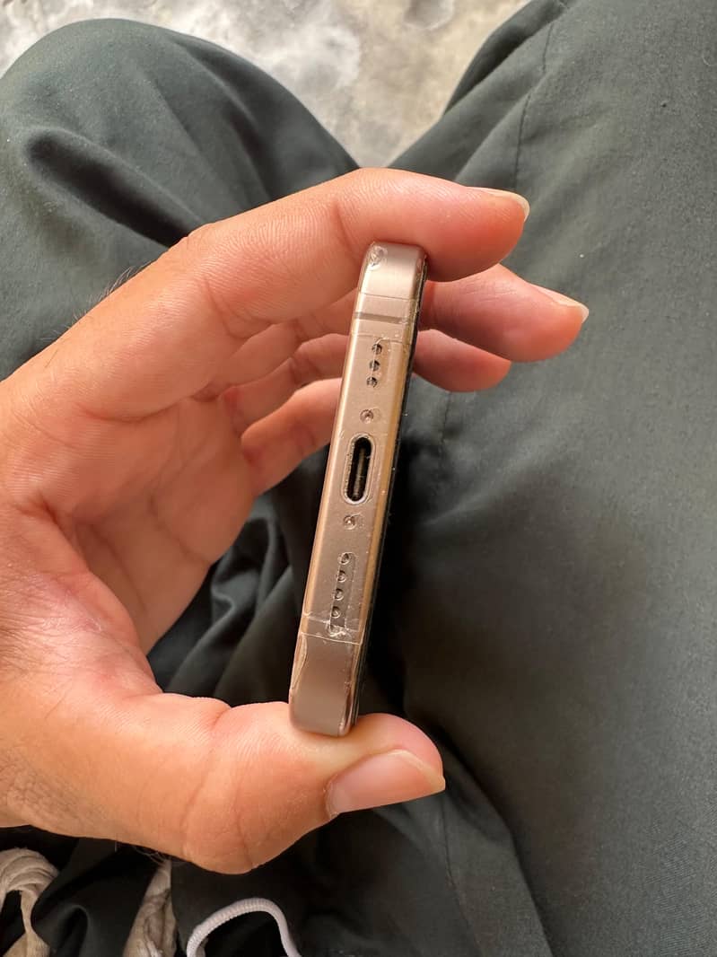 Apple iPhone 16 Pro 7
